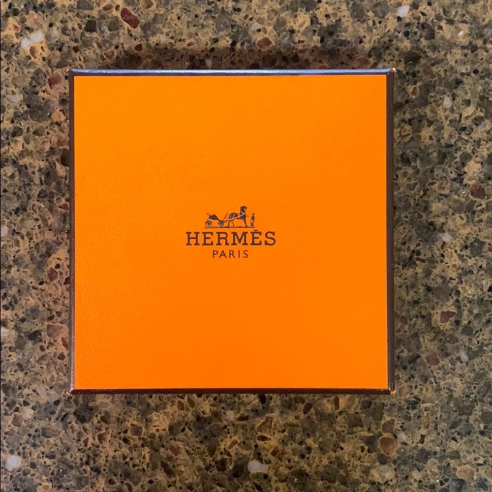 Hermès box w/ pouch